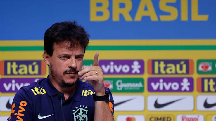 ✅ 1º técnico a perder um jogo para o Uruguai após 22 anos.
✅1 técnico a perder um jogo de Eliminatórias após 8 anos. 
✅1 técnico a perder um jogo de eliminatória dentro de casa na HISTÓRIA 

O homem quebra recordes. 🔥