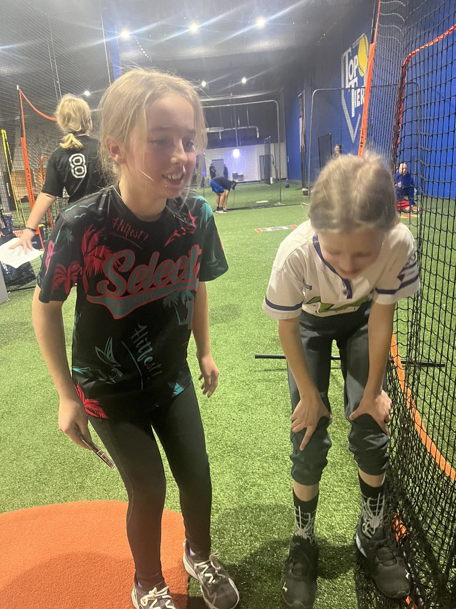 CoachEmmaRyan's tweet photo. Thank you to the athletes and families that made it to my first day of my Thanksgiving classes!
The athletes were seriously competing on the wall and they improved on throw downs tonight!
Emma Lopez was our champion with 32:15, her new personal record!! ๐ช #proudcoach https://t.co/W4w1TV9DmT