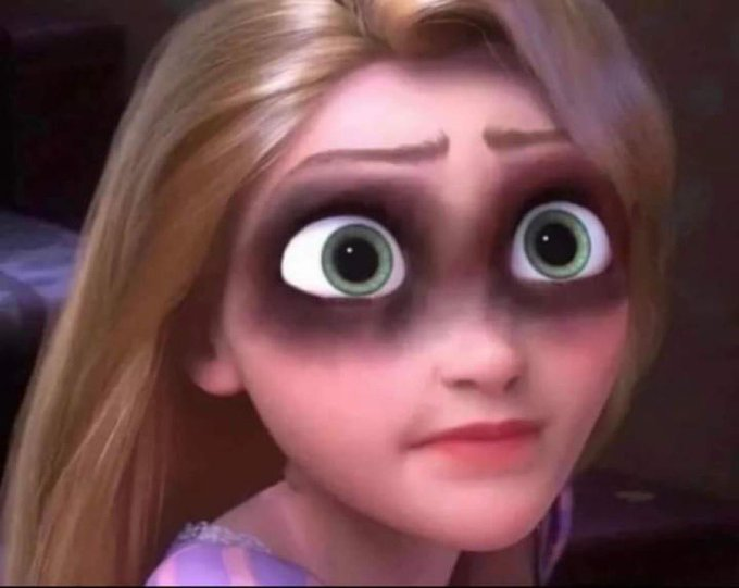 las chicas cuando se frotan los ojos y se les olvida q llevan rímel