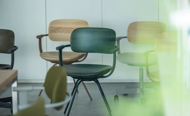 siliconsnow's tweet photo. 柴田文江デザインの新作チェア「vertebra03 WOOD」と ポータブルバッテリー「hako」が登場 | Webマガジン「AXIS」 | デザインのWebメディア https://t.co/bKwH59KNtZ https://t.co/vqLu7ra5n1