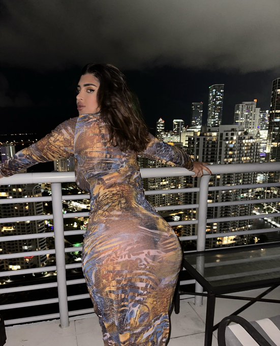 Do you like it from the front or back?  $5 sale today only ⚠️❤️  https://t.co/BwE58yUr7R https://t.c