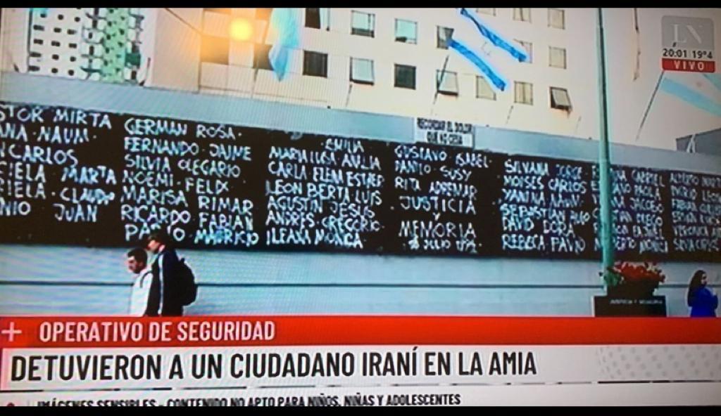 Que lindo legado deja esta mi.e.rd.a de los kkas
..tal vez más que detenido le están haciendo un lindo pasaporte de acá...Kris y cía...son funestos...El salame de D'Elia y Esteche.. 2 excrementos a la cabeza..