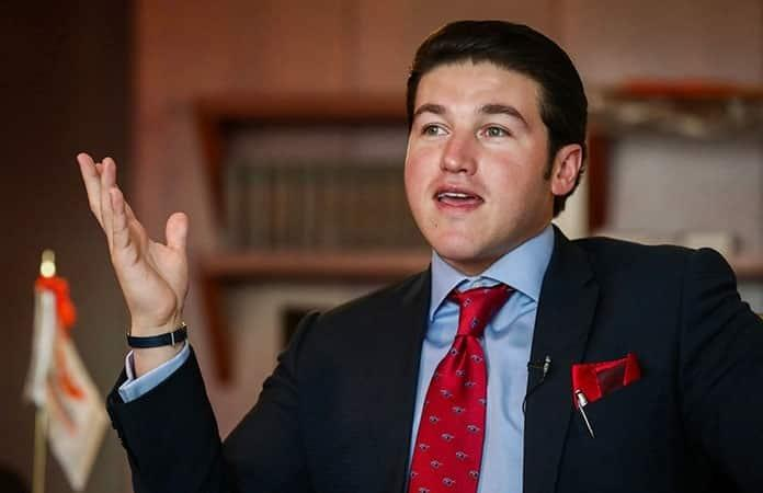 CARTA ABIERTA A SAMUEL GARCIA SEPULVEDA

Desde la esfera de una ciudadana común, te escribo lo siguiente:

Ayer 20 de noviembre de 2023, iniciaste tu pre campaña a la presidencia de México.

Con este acto, se inició tu franco desprecio a las casi 800,000 ochocientos mil personas