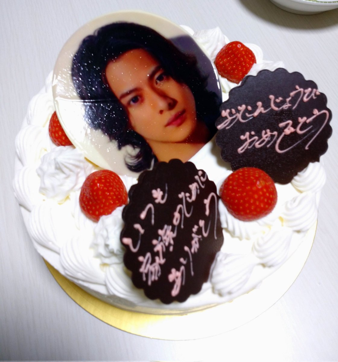 happpy010506day's tweet photo. 今日はいつもより早め💉終わった
針ケースとるとき片手でやったから針が少し曲がって慌てたけど大丈夫だった慣れは禁物🙅‍♀️初心の気持ちでとりかからないと。昨日は母の誕生日 特製ケーキ✨💍✨めっちゃ喜んでくれたから良かった❤️いつも本当にありがとう！そして今、眠たい、、、ソファーで仮眠しよう🥱 https://t.co/XfWjjHqDVs