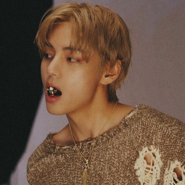 Kukvth's tweet photo. Un #aukookv
Th tiene de crush a el padre de Ja̷e̷hyu̷n, su mejor amigo, pero este tiene mujer. 
O
Donde Th aprovecha que su amigo odia a su madrastra y le pide ayuda para poder acercarse a Jk, su padre.
#kooktaeau #kookvau https://t.co/UeXZXxanor