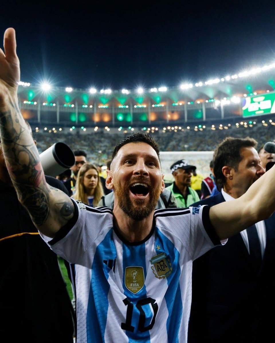 Volve10Riquelme's tweet photo. Si Messi es feliz, todos somos felices https://t.co/GXKQqbb57K