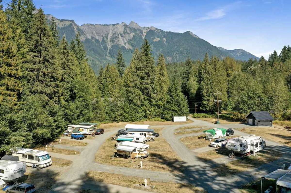 Campspot's tweet photo. 🏔️ Ready to conquer the great state of Washington? Meet your base camp at Mt Baker RV Park in Deming!
 
🥾 From hiking and biking to skiing, tubing, and wildlife watching, every day at Mt Baker RV Park is a Washington adventure!📍👉  https://t.co/3bUIv6avkk https://t.co/SsQb7TfQ2d