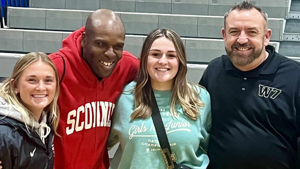 ProductionsW7's tweet photo. Nothing beats hanging out with #W7Legends Abby Borchardt and Becca Arendt (2023) from Random Lake!! https://t.co/n89dYsXzPA