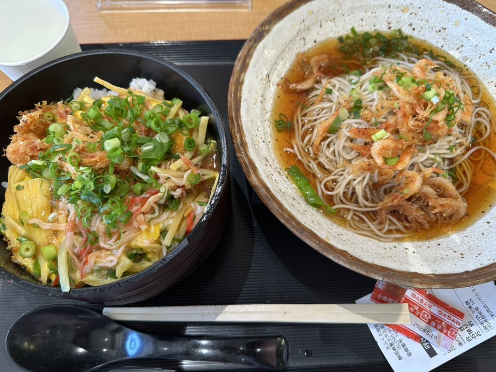 hirayosh's tweet photo. 桜エビそば+桜エビ天津飯定食¥980@道の駅 富士
道の駅らしからぬ打ちたてそばが旨い https://t.co/CxltftfE2p