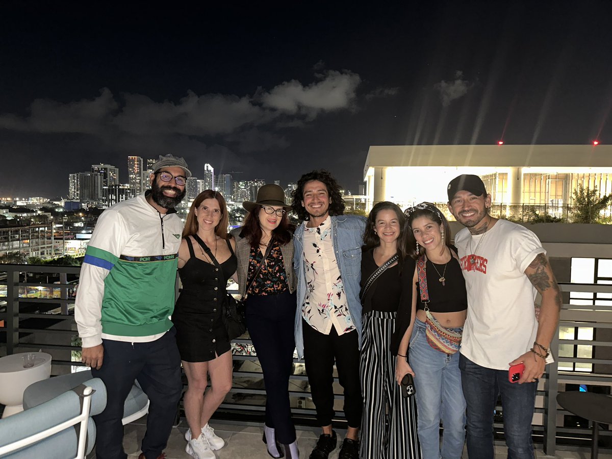 superama_'s tweet photo. Miami Web3 Fam 🤍
@wecaney @claugalean_ @danteac13 @AdaShoes_ @GeneO92 
Nada como los eventos IRL 😍 https://t.co/1FYSY6KdaT