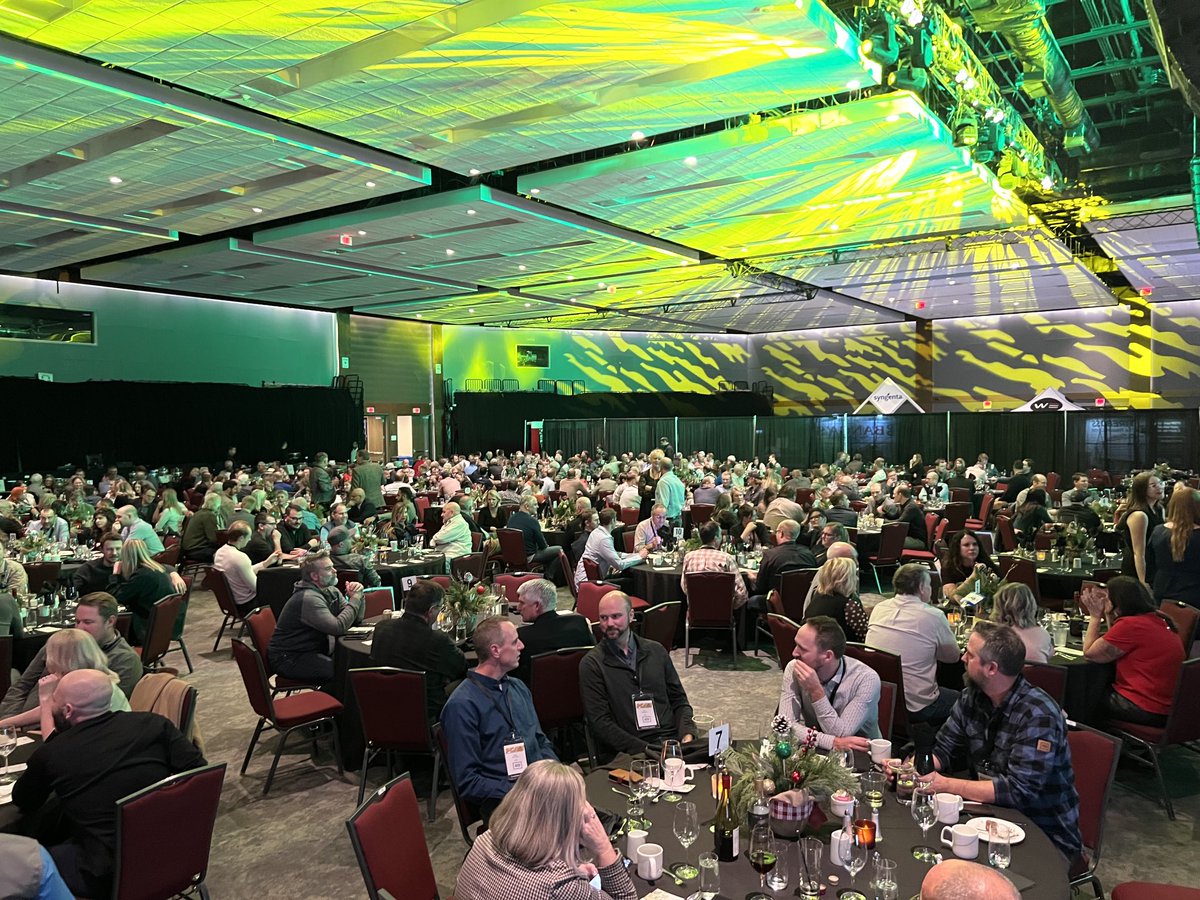 Dinner with friends! Full house at our #2023PGAAGM banquet