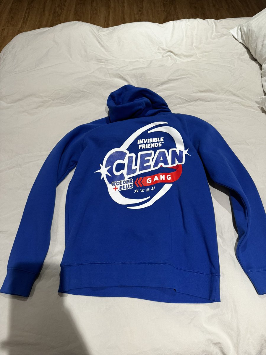 I feel bad I’ve only worn this hoodie once. If anyone in the LA area would like to pick it up from me reach out. I’d rather someone have it who will wear it more. Size Medium.
