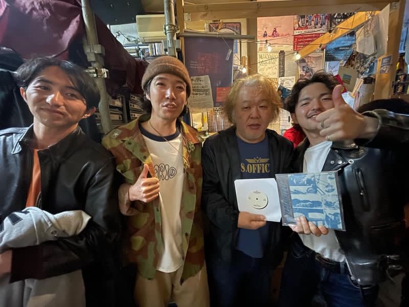 UNDER SOCKS tweet media