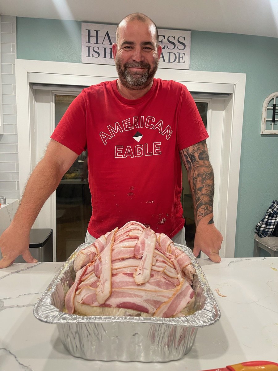JRods_POV's tweet photo. The Turkey Is Seasoned 🦃
MOJO, Naranja Agria (Sour Orange), Ground Garlic, Butter, Salt, & Applewood Bacon.
My Turkeys are EPIC! #NEVERDRY
Happy Thanksgiving! https://t.co/6M6KKjhtKU