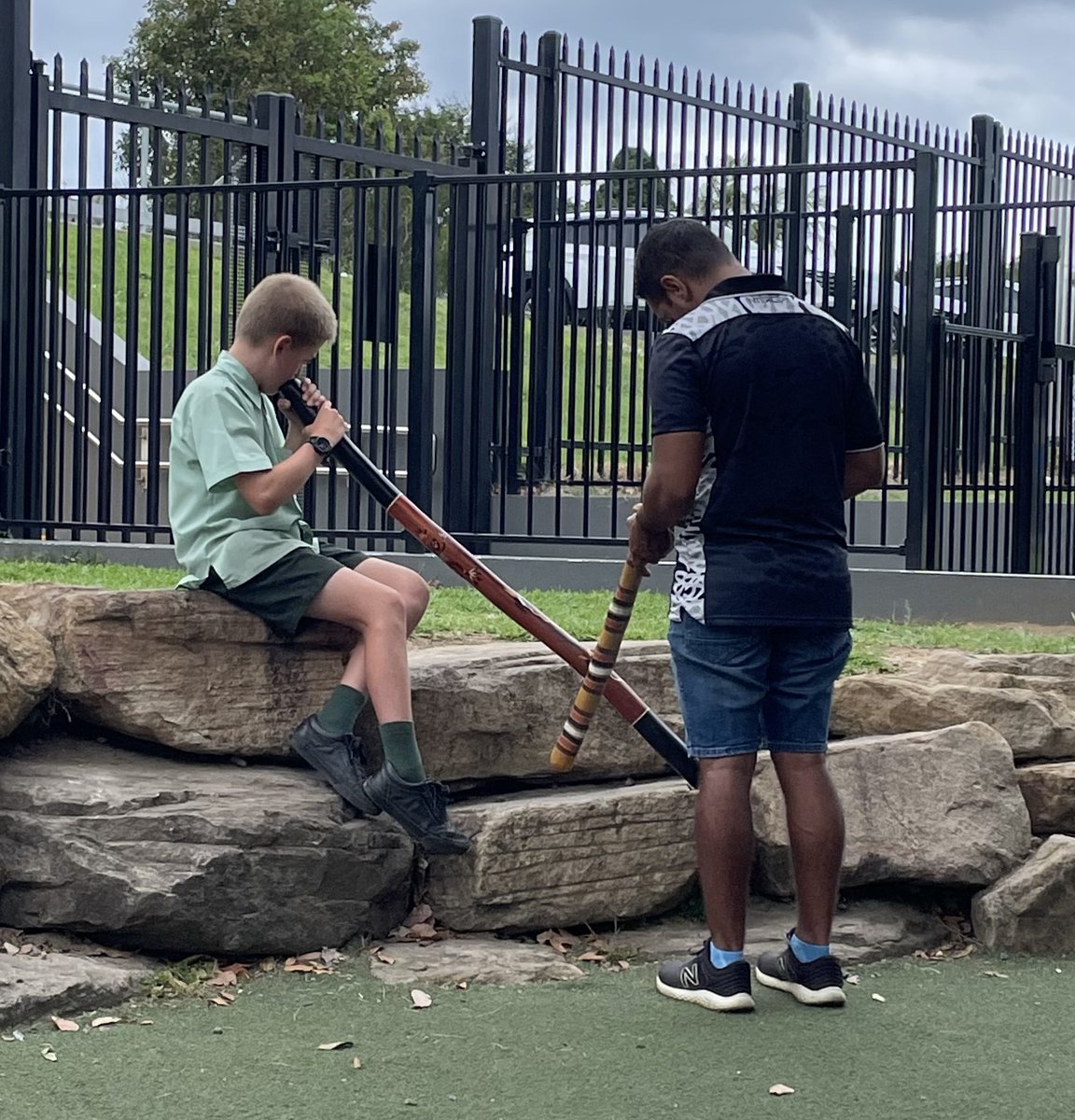 mhocmob's tweet photo. Didge lessons with Manduway. https://t.co/Vi9dBKqHVK