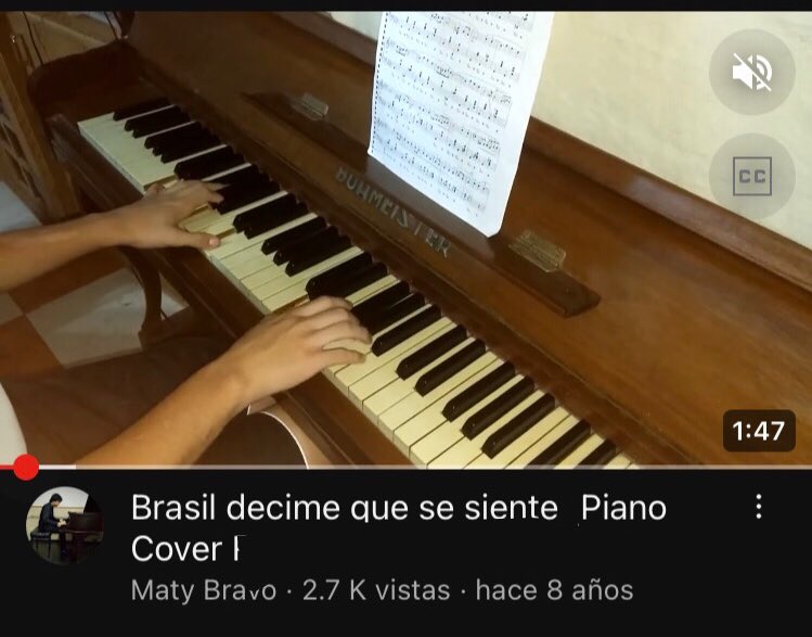 Taylor en el Hotel de Brasil practicando la surprise song para mañana: