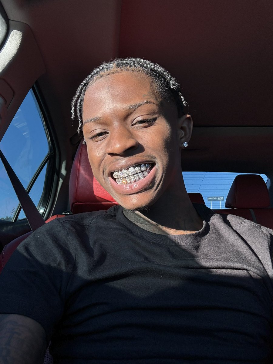 quando_rondo's tweet photo. Should i get the braids bacc ? https://t.co/s2m5NplJ03