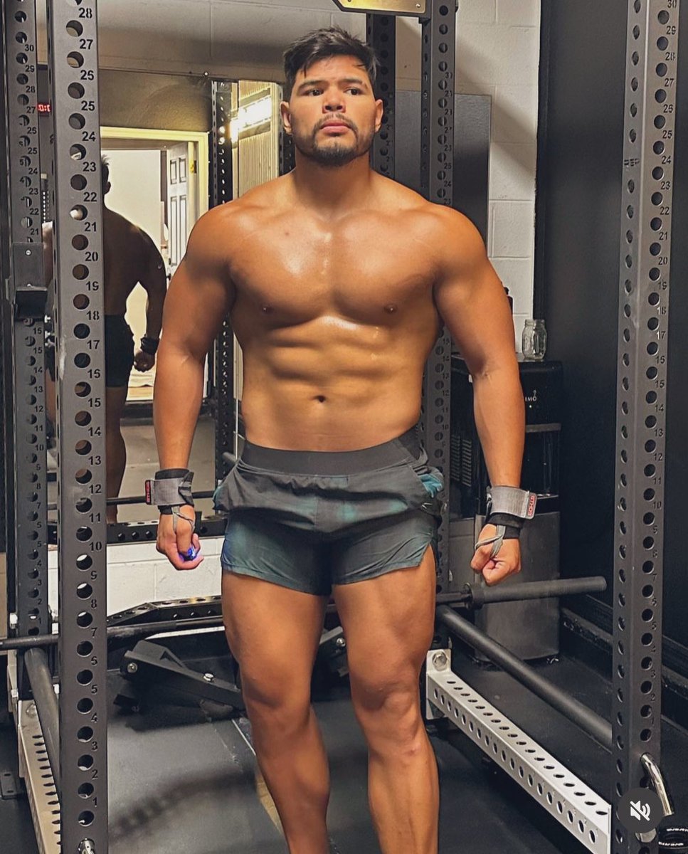 LethallyUrs's tweet photo. Strong man is strong. 💪 https://t.co/cUI6x3xphn