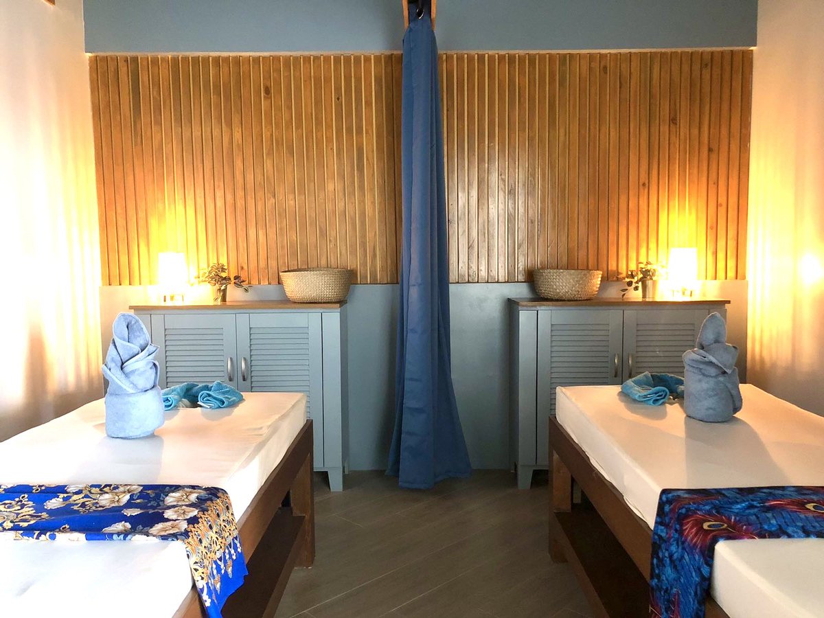 CdoLifestyle's tweet photo. Indulge in bliss at MILES BODY SPA, CDO's newest oasis at SM City CDO Uptown North Wing! 🌿✨ 

Choose from a variety of massages and treatments. 🧖‍♀️💆💅

Your path to relaxation and tranquility begins here!

#MilesBodySpa #beauty #health #wellness #bodyspa #CDOLifestyle https://t.co/atrcJ4MNTS