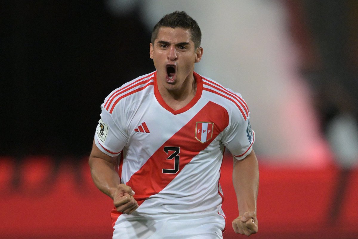 jsnavarrete_91's tweet photo. ¡Perú 🇵🇪 sigue sin ganar!

Venezuela 🇻🇪 le empató 1-1 en Lima.

La Selección 'Inca' apenas tiene 2 puntos.

La Vinotinto es cuarta con 9 puntos. 

📸 AFP https://t.co/DbFT2mQ14r