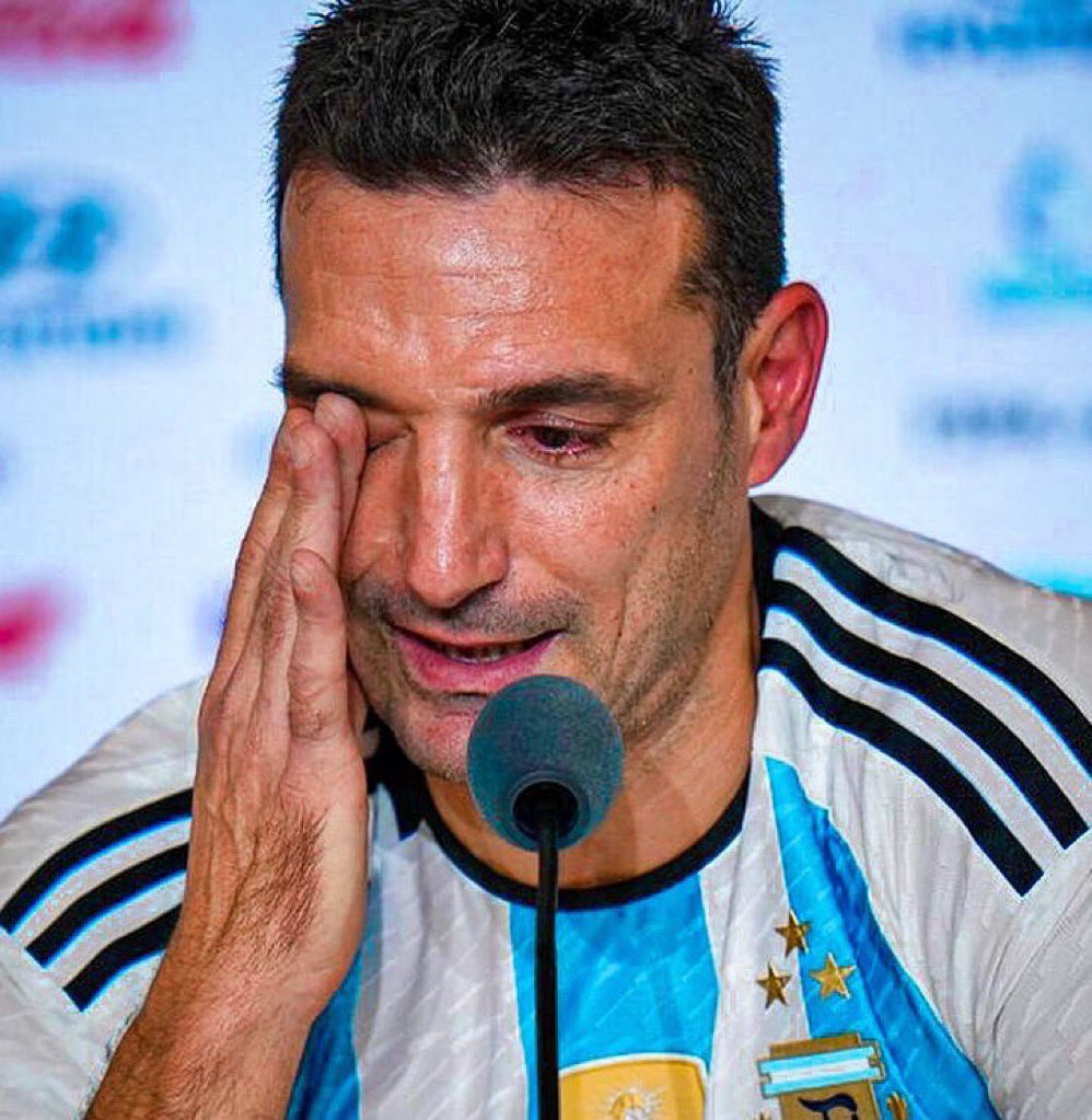 🚨 OFICIAL 🚨 
Lionel Scaloni ha dejado de ser el técnico de la selección Argentina luego de la victoria ante Brasil en el Maracaná.
🎙️ Ibar Velázquez vía: <a href="/radiolared/">Radio La Red - AM 910 📻</a>