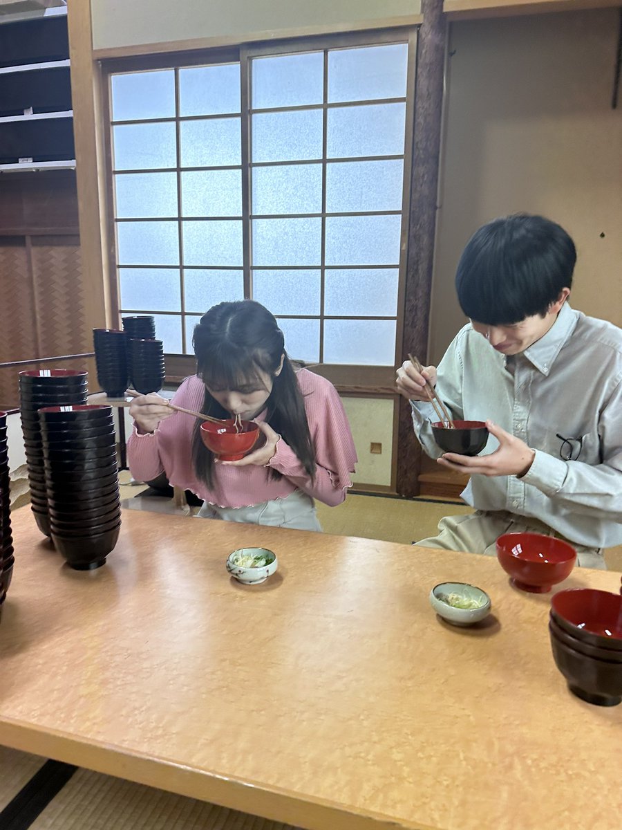 nako_yabuki_75's tweet photo. #恋愛のすゝめ 
#こいすす 
第1話ありがとうございました！！
いかがでしたか？？👓

この作品の大好きな部分でもあるクイズ形式の次回予告のオフショット👀
一瞬しか使われないのがもったいない😂
ぜひ来週第2話のデートも、お楽しみに✨

どれなのか予想してみてください☺︎

@drama_streamtbs https://t.co/6ivHuyXoPJ