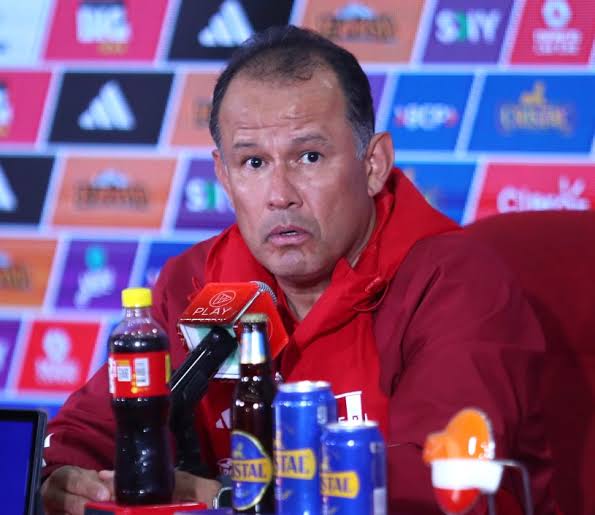 Blanquiazul19O1's tweet photo. Este tipo agarró a la mejor selección peruana de los últimos años y la convirtió en un equipo que no representa a nadie

Juan Reynoso en pocos partidos se convirtió en el peor entrenador de la selección peruana en toda la historia de las eliminatorias https://t.co/xPdZZIu88d