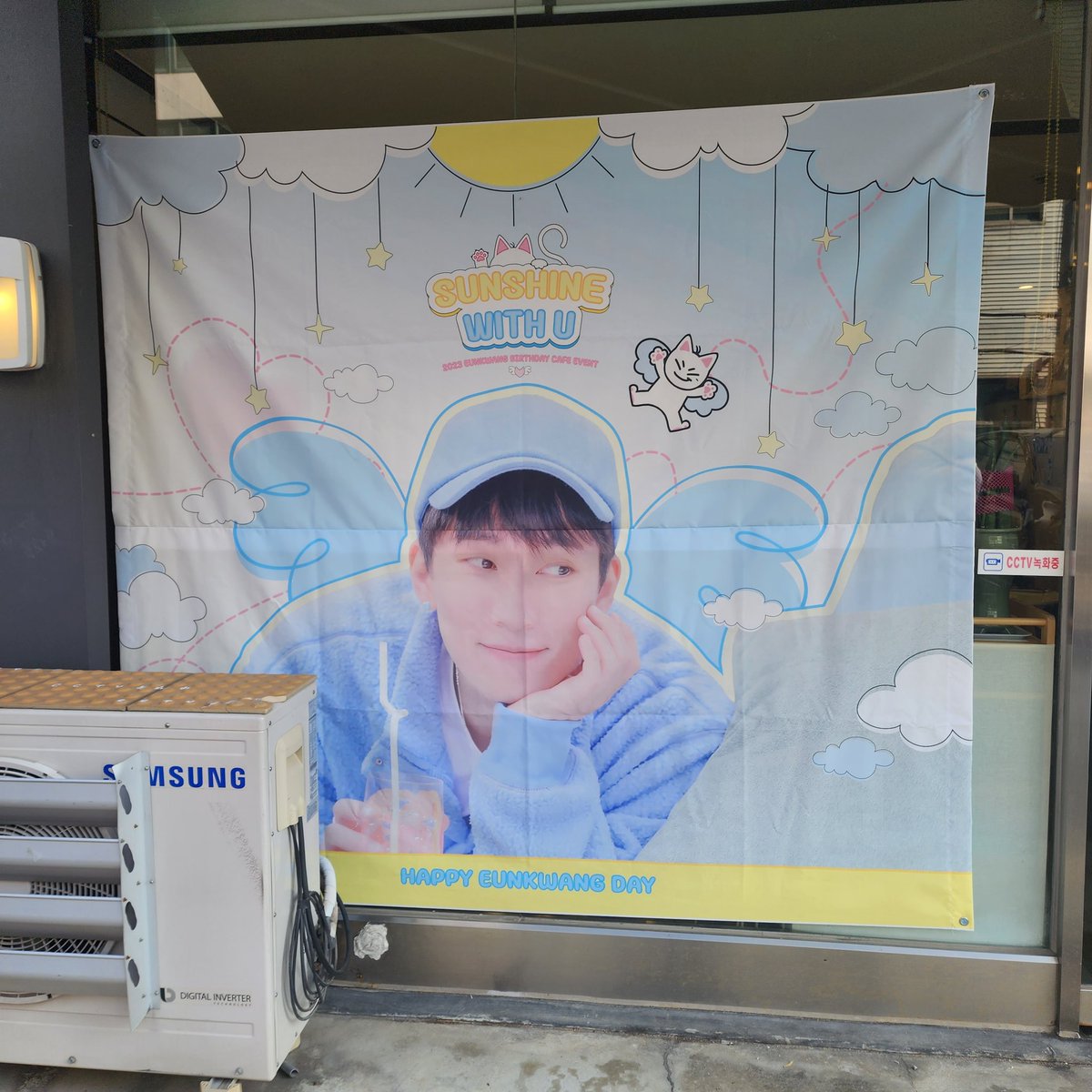 melody_skylight's tweet photo. 후식은 은광이랑 케이꾸🫶
#서은광 #은광 #생카 #생일카페 #서햇살_덕분에_겨울이_따뜻해 #서은광_태어나줘서_사랑해 https://t.co/0dYsdqT0Yr
