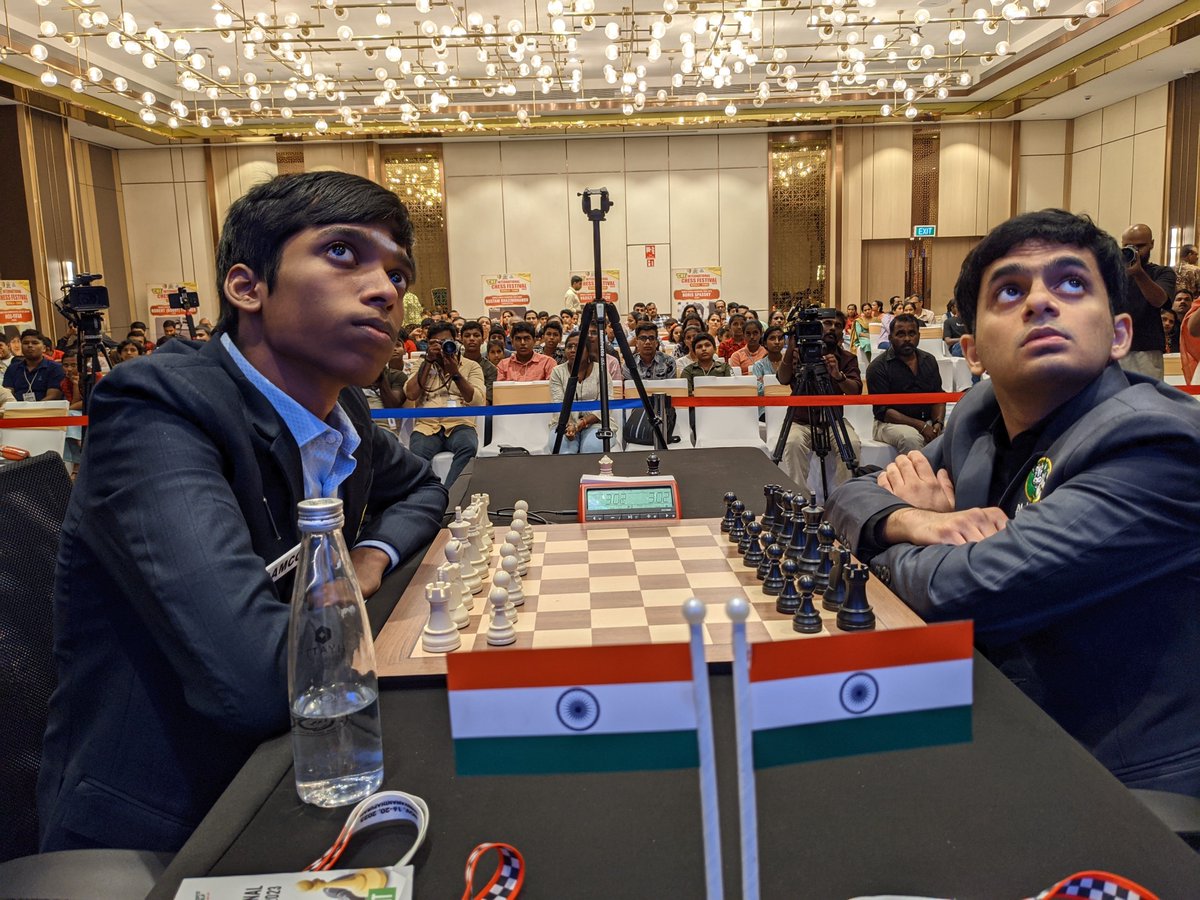 निहाल को हराकर प्रज्ञानन्दा नें जीता सीएचई चैस फेस्टिवल @CMOKerala @iprdkerala @ChessbaseIndia #HindiNews @ChessbaseHindi भारत के होनहार और भविष्य की बड़ी उम्मीद आर प्रज्ञानन्दा और निहाल सरीन के बीच पहली बार एक वन टू वन मैच खेला गया । दरअसल केरल सरकार के द्वारा आयोजित सीएचई…