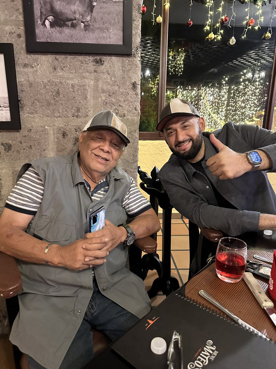 PastorLuisCruz4's tweet photo. Un honor compartir con una leyenda de la Radio en El Salvador Hno. Manuelito Montes @993radio 🙌🏻📻 https://t.co/XwJ6wLycra