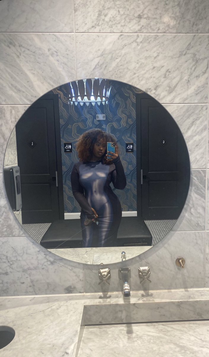 Marsjustbecause's tweet image. Yeah, she’s pretty, but her soul is the prettiest 🤍✨🪐 #vibe #bighair #stylish