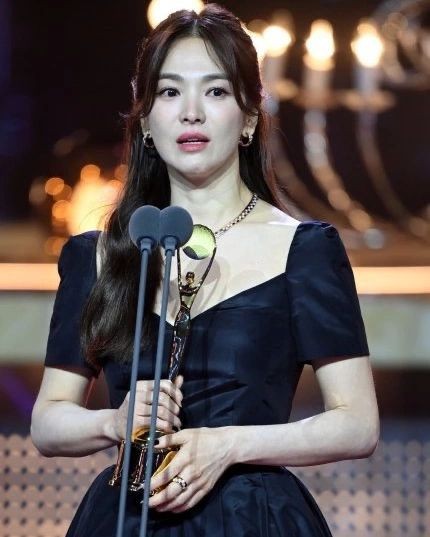 couple2_kim's tweet photo. I hope you get to do something grand Prize to celebrate your special day. You deserve it! Happy birthday Song Hye Kyo! 🧿❤️🎂🥳🤞🙏
#SongHyeKyo
#HappyKyoDay2023
#OurBelovedKyoDay
#Southkorean #Seoul #koreandrama #Kdarma https://t.co/mPJk4dtdiB