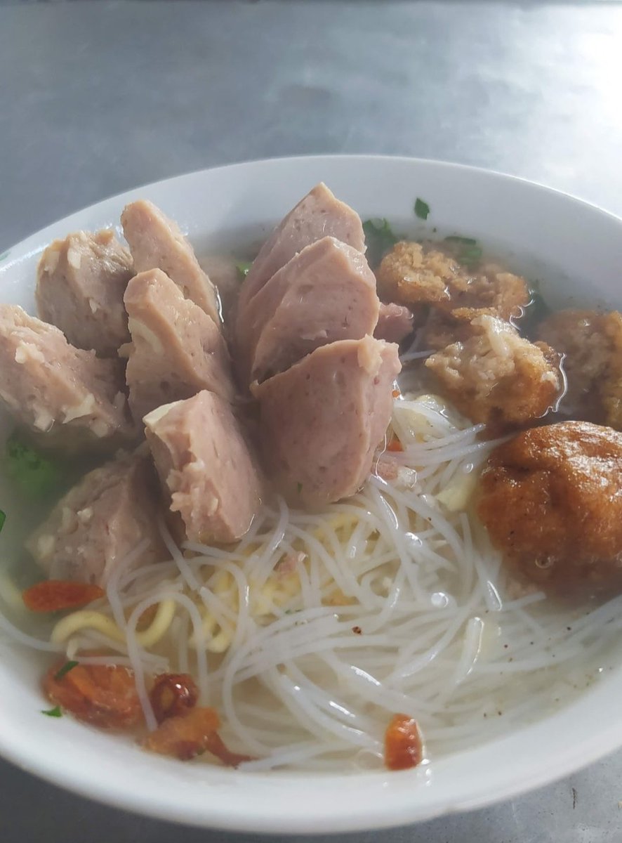 srinthilayu's tweet photo. @javafoodie_ Bakso urat Pak Min... 
Samping Balai Yasa
Hari Jumat tutup https://t.co/mzfwpTo956