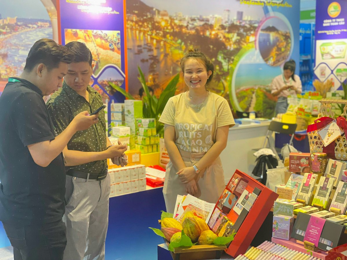 BinonCacao's tweet photo. SECCで開催されているFOOD EXPOに今日から出展しています♪
バリアブンタウブースですので、EXPO来られる方はお立ち寄りください。チョコレートサンプルご用意してます。
#BINON #beantobarchocolate https://t.co/iab0ywP1OT
