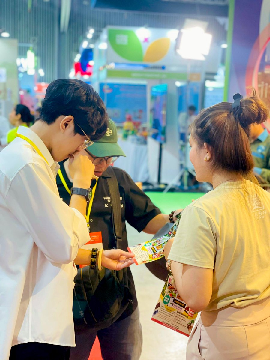 BinonCacao's tweet photo. SECCで開催されているFOOD EXPOに今日から出展しています♪
バリアブンタウブースですので、EXPO来られる方はお立ち寄りください。チョコレートサンプルご用意してます。
#BINON #beantobarchocolate https://t.co/iab0ywP1OT