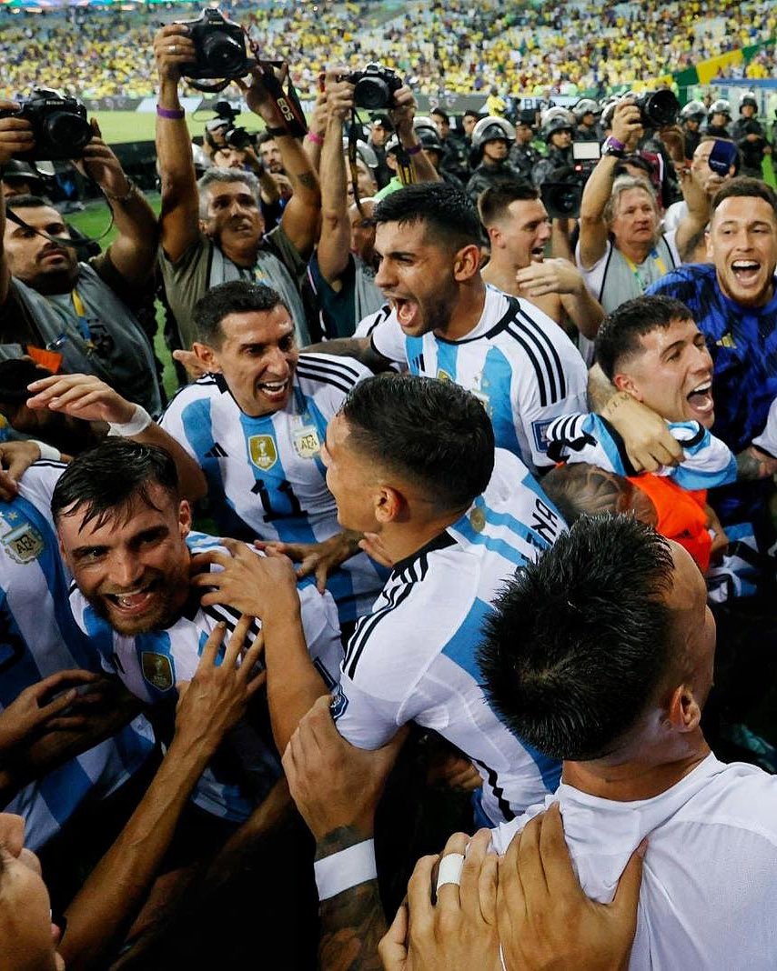 Que equipo por dios. Como no sentirse identificado con esta banda .
Seguimos escribiendo historia <a href="/afaseleccion/">argentinaseleccion</a> 💙🤍🇦🇷
Lamentablemente otra vez manchan el fútbol , siempre igual acá