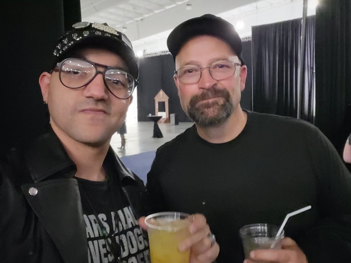 Reckless_one333's tweet photo. Little bit late but it was great to meet new faces and see familiar ones as well Jason thanks for being talking and Shitting on Zak lmao 
Omar that scratch on Kayla was insane 
#phantasmacon #edwarren #lorainewarren 
@EltonCastee @OmarGoshTV @satori_hawes @codydesbiens @Jchawes https://t.co/mCHXuON22J