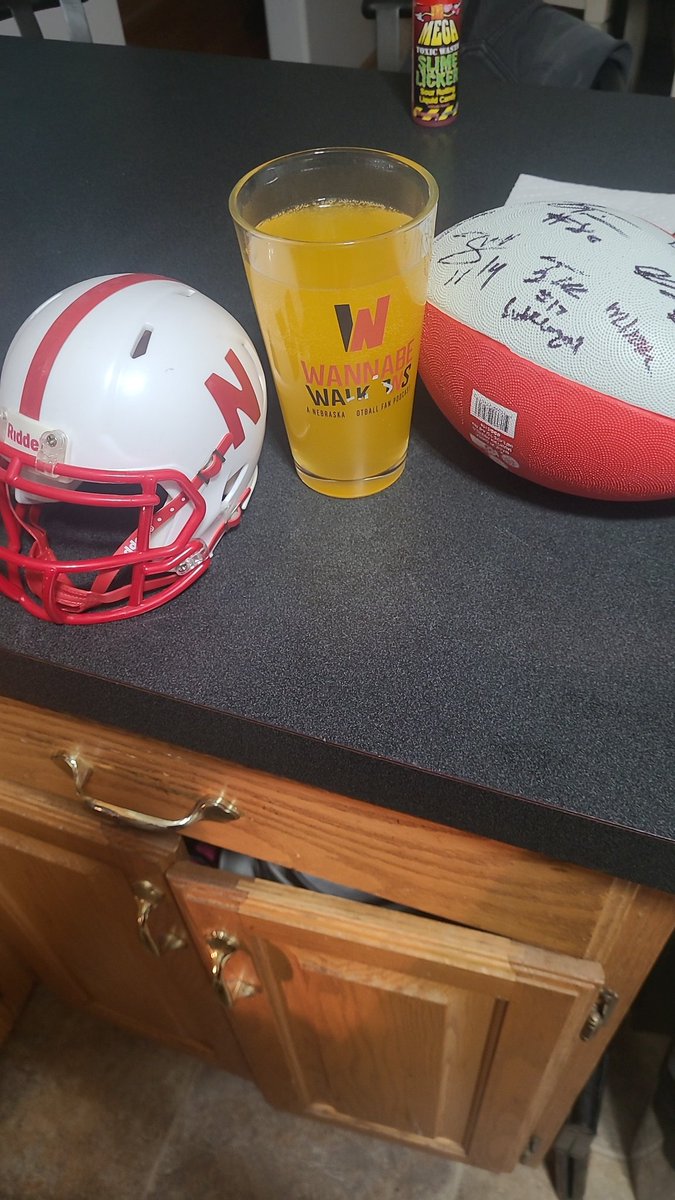 <a href="/WannabeWalkons/">Wannabe Walk-Ons</a> @Arch_Hawk @blsteenson Fellas,  one last pour. Thanks for the ride. #GBR and DRINK BIG RED🍺☠️🍺☠️🌽