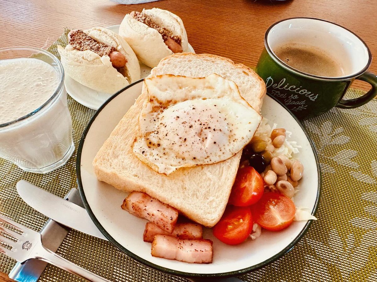 ndTu67XYaawnA2U's tweet photo. 朝食と猫
Breakfast &amp; Cat
#猫 #スコティッシュフォールド #朝食 #エッグトースト #ミニホットドッグ #スムージー
#cat #scottishfold #breakfast #eggtoast #minihotdog #smoothie https://t.co/LbqwiOIBG3