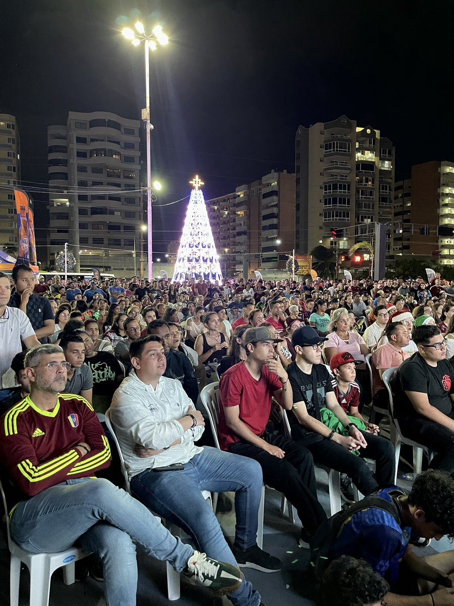 manuelferreiraG's tweet photo. ¡Con un orgullo gigantesco, felicitamos a nuestra Vinotinto por un desempeño excepcional en el terreno de juego! Desde Lechería los pudimos ver mediante una transmisión en vivo cortesía de @InterCliente y conducida por talentos de @lider1005 

Aunque sabemos que pudimos haber ganado, concluimos este juego con el grato placer de contar con una plantilla de jugadores que en cada partido lo dan todo, manteniendo la fe y el amor por nuestra Venezuela. Ustedes pueden con mucho más.

¡Grandes, Vinotinto! Vamos a seguir dando lo mejor de nosotros. En ustedes confiamos con alegría.

@SeleVinotinto