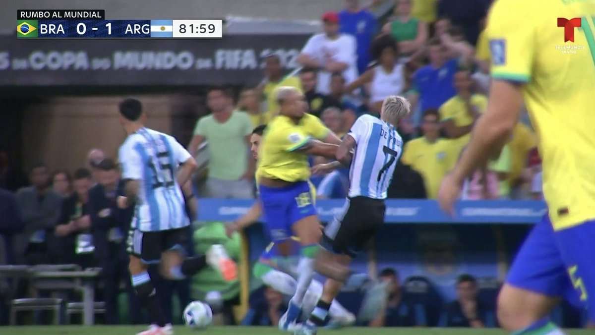 Brazil had more hits on Rodrigo De Paul’s face than shots on target. Make it makes sense. #BRAARG