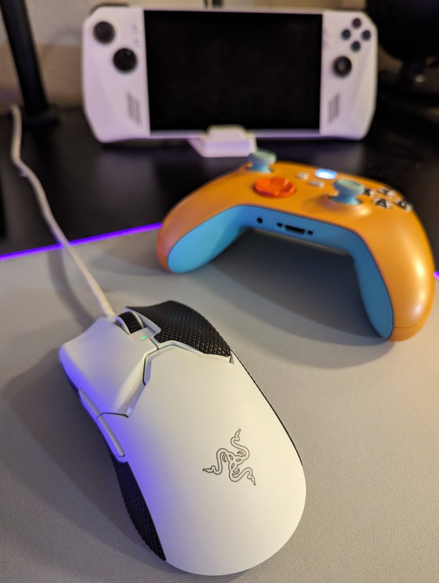 jayceeamarie's tweet photo. Couple new gadgets for the stream room ❤️❤️ https://t.co/xKrgdYEE7J