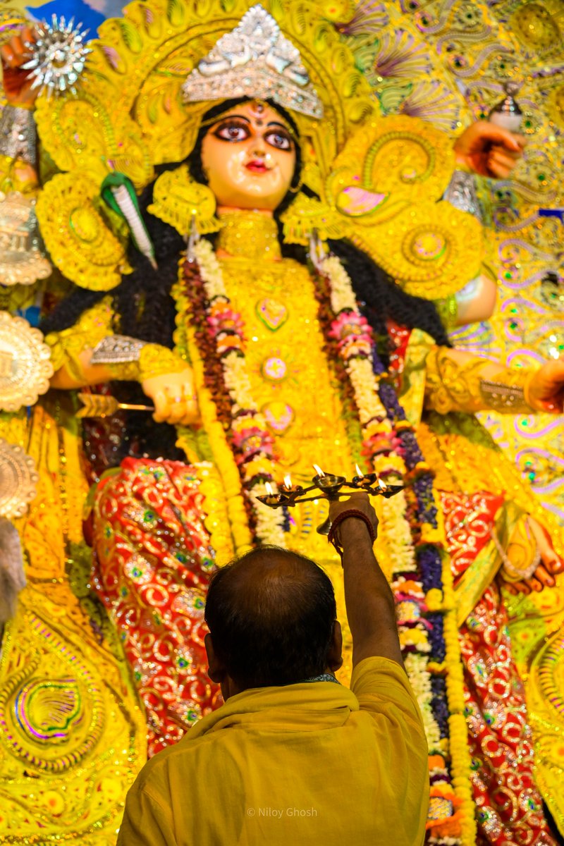 NiloyGhoshPhoto's tweet photo. জগদ্ধাত্রী পুজো 2023!
📍#Bagbazar
~
#NiloyGhoshPhotography
~
#allaboutpujos #ashlopujo #bengalifestival #calcutta #calcutta_aesthetics #calcuttacanvas #cityoflights #coloursofpuja #incredibleindia #indianfestival #jagadhatri #jagadhatripuja #jagadhatripuja2023 #kolkata https://t.co/JrwJ5UjT1b