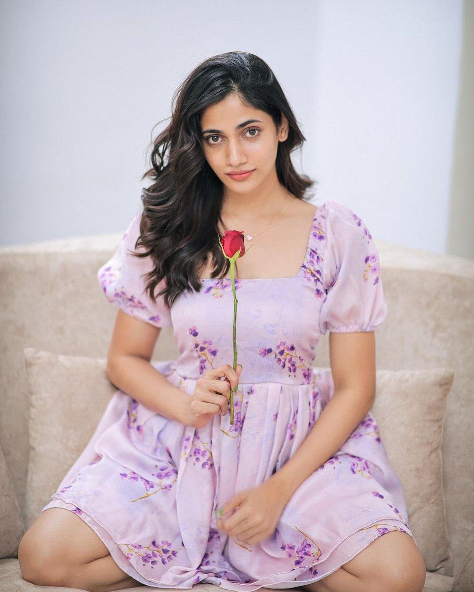 ActressesLatest's tweet photo. #LosliyaMariyanesan @Losliyaoff 🌷💜 https://t.co/sWKpMAPj4n