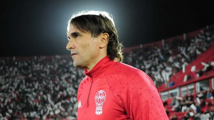 Coccaneta's tweet photo. 🚨🇦🇷 LIONEL SCALONI DARA UN PASO AL COSTADO y dejara de ser técnico de La SELECCION ARGENTINA el 31/12.

Empiezan los PRINCIPALES SONDEOS, aunque muy lejos todavía, apuntan a UN DT LOCAL 🇦🇷🔍

👀DIEGO MARTINEZ, MUY ALLEGADO AL CT ACTUAL, ES UNO DE ELLOS.

VIA: @gastonedul https://t.co/NX6FKQv505