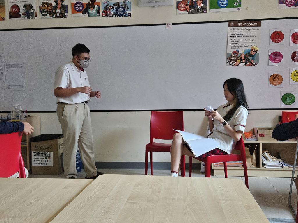 LydiaShamini's tweet photo. Part of literature is drama. Today, year 9s got the to create 2 scenarios - conflict between child and parent - in Asian and Western settings. They were on a roll showing their creativity! #socialmastery #creativemastery https://t.co/h9nilRDJT3
