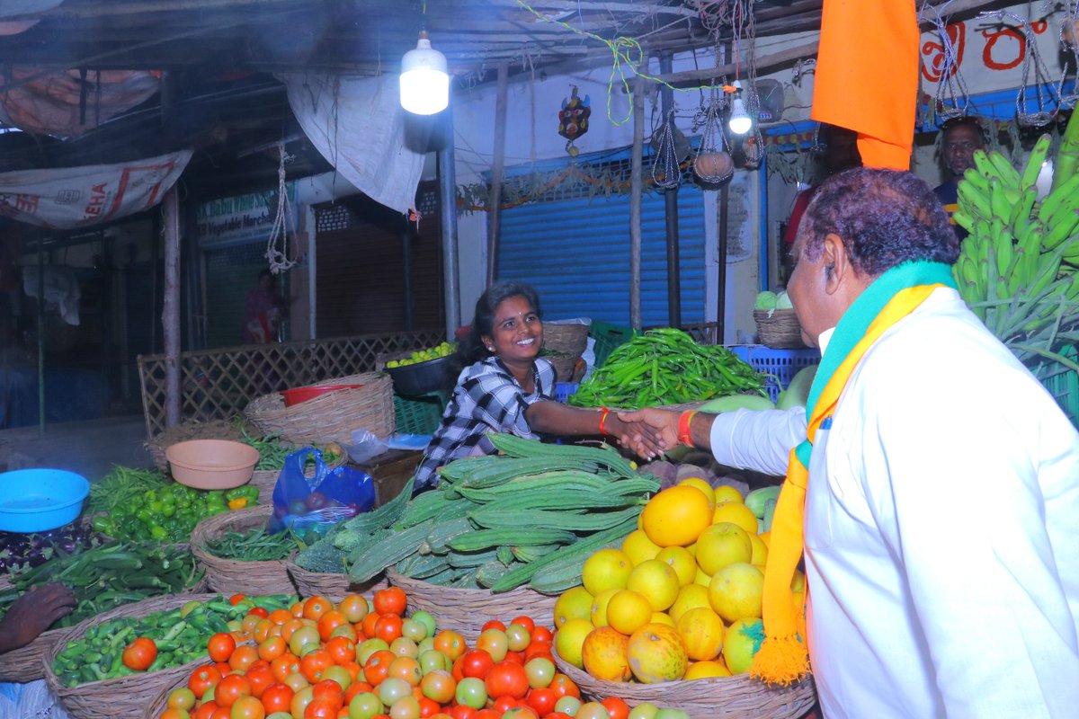 JakkulaDas's tweet photo. ఎన్నికల ప్రచారంలో భాగంగా జడ్చర్ల మున్సిపల్ పటేల్ నగర్, కూరగాయల మార్కెట్, శ్రీరాంనగర్, శాంతి నగర్, గంజి, బాబీ శ్రీట్,కాలనీలలో ఇంటింటికి తిరిగి కమలం పువ్వు గుర్తుకు ఓటు వేయమని కోరడమైనది..
ఈ కార్యక్రమంలో జడ్చర్ల పట్టణ బిజెపి, జనసేన నాయకులు, కార్యకర్తలు పాలుగోన్నారు.. 
#Vote4BJP https://t.co/hGGoWVQpRc