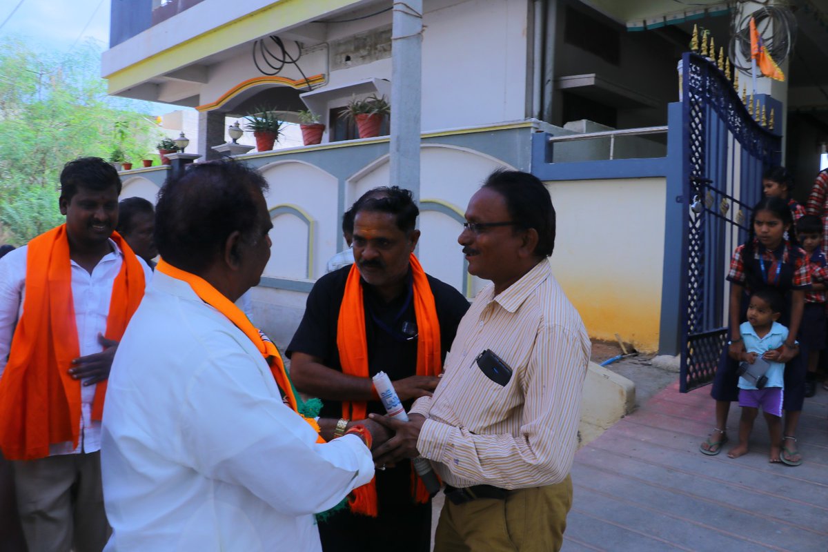 JakkulaDas's tweet photo. ఎన్నికల ప్రచారంలో భాగంగా జడ్చర్ల మున్సిపల్ పటేల్ నగర్, కూరగాయల మార్కెట్, శ్రీరాంనగర్, శాంతి నగర్, గంజి, బాబీ శ్రీట్,కాలనీలలో ఇంటింటికి తిరిగి కమలం పువ్వు గుర్తుకు ఓటు వేయమని కోరడమైనది..
ఈ కార్యక్రమంలో జడ్చర్ల పట్టణ బిజెపి, జనసేన నాయకులు, కార్యకర్తలు పాలుగోన్నారు.. 
#Vote4BJP https://t.co/hGGoWVQpRc