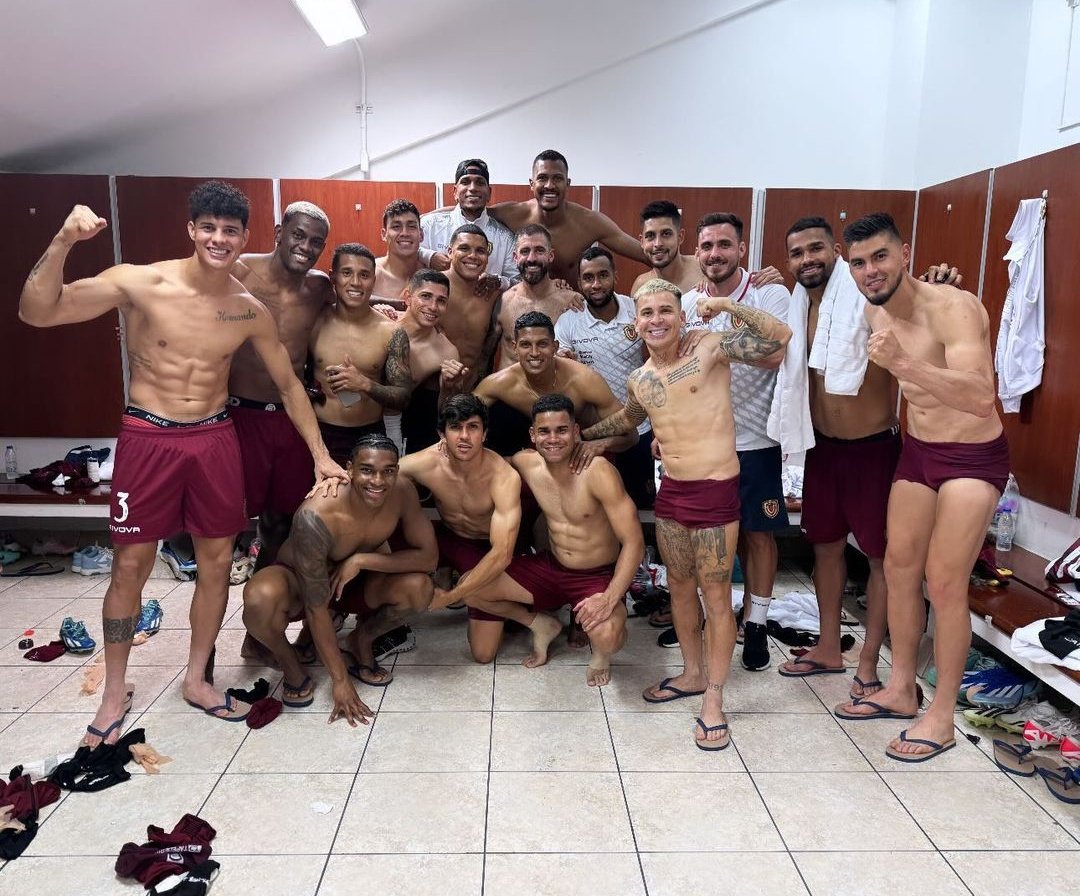 aranguismo18's tweet photo. No importa lo que hagan, NADIE podrá frenar a este grupo.

La ilusión y el sueño mundialista sigue intacto. Mano, hay fe. https://t.co/e0PIMTY6Of