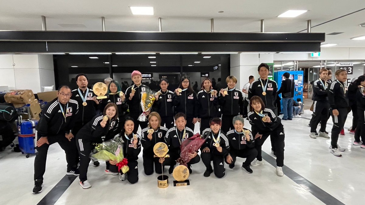JDFA_official's tweet photo. 【無事帰国！　デフフットサル男女日本代表選手団】

『第5回ろう者フットサル世界選手権大会（デフフットサルワールドカップ2023）inブラジル』での激闘を終えたデフフットサル男女日本代表選手団は、本日全員無事にブラジルより帰国しました。
沢山のお出迎えありがとうございました！ https://t.co/jkOKtFVtkA